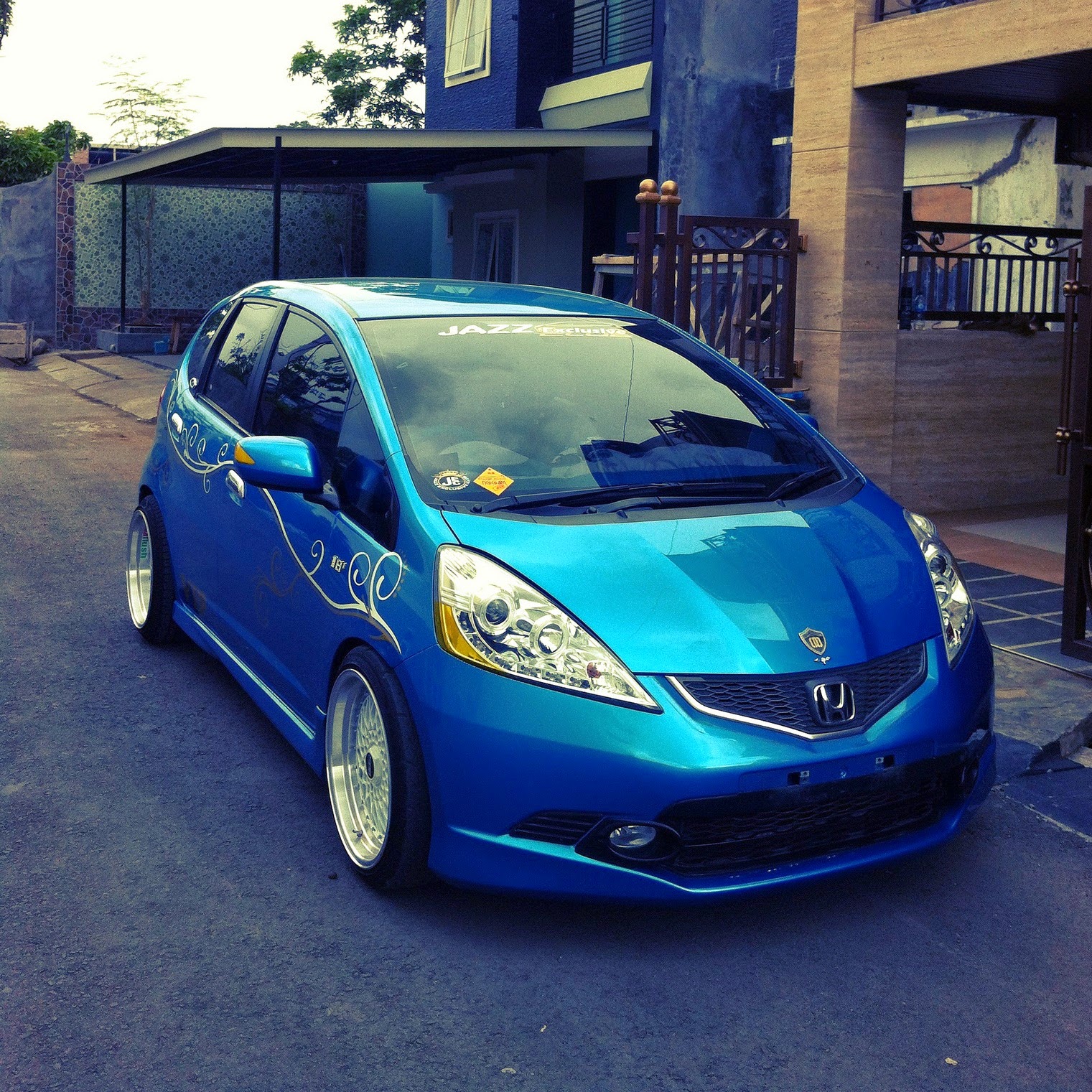 Modifikasi Mobil Honda Jazz Biru Modifotto