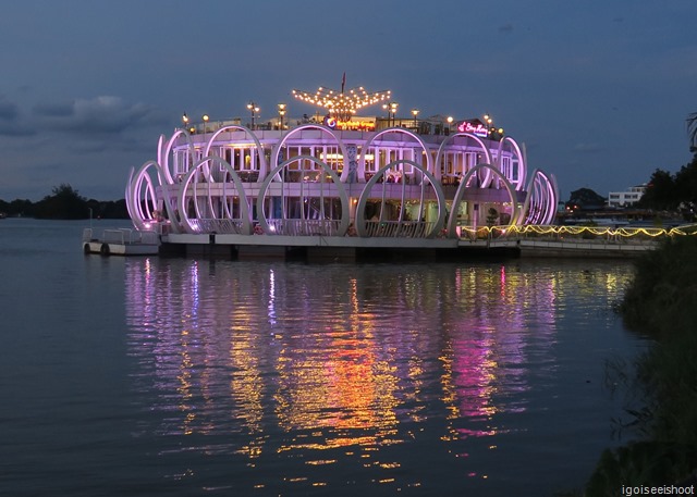 A “floating” restaurant on the Perfume River.