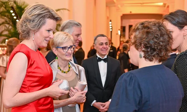 Queen Mathilde wore a sleeveless red dress by Dries Van Noten. President Ignazio Cassis and his wife Paola Rodoni Cassis