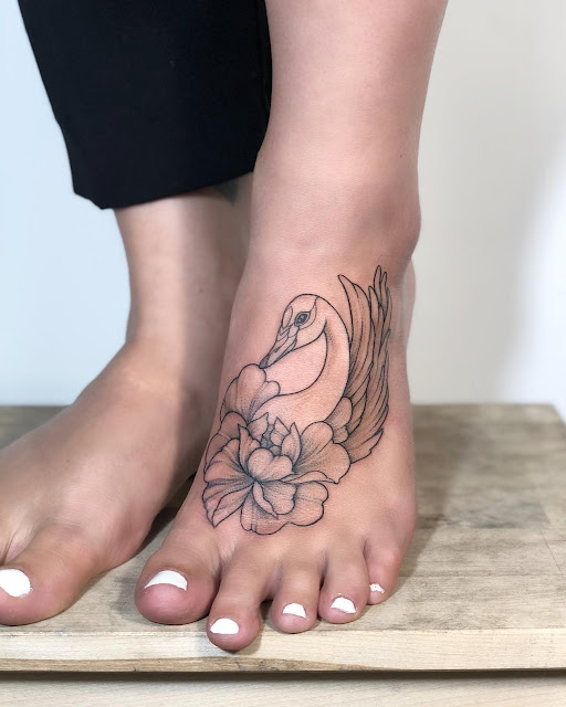 46 tatuagens femininas para os pés