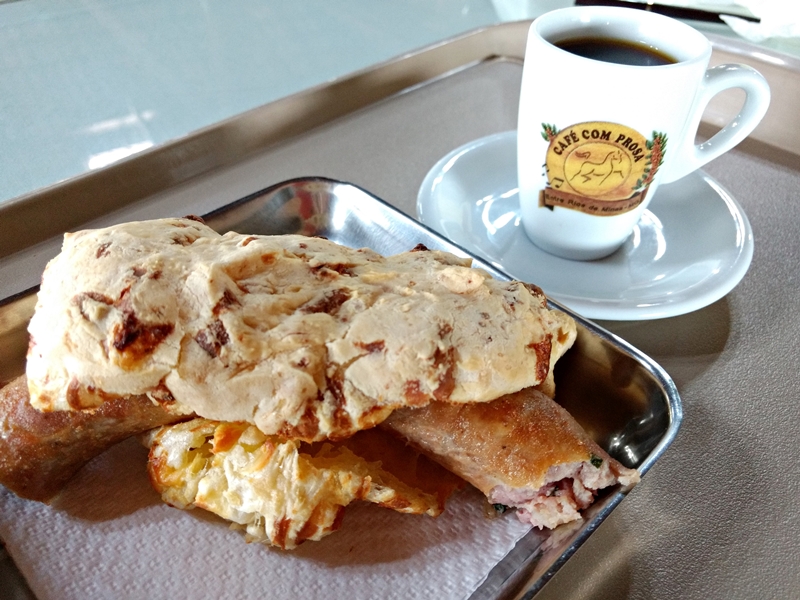 Café com Prosa, Minas Gerais: famoso pão de queijo canastra com linguiça artesanal