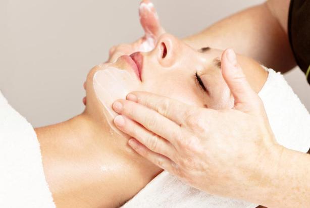 Học spa ở đâu - massage mặt có tốt không?