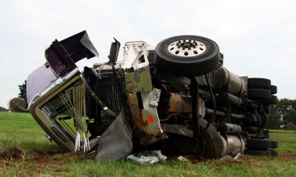 5 Common Mistakes to Avoid When Settling a Truck Accident Case