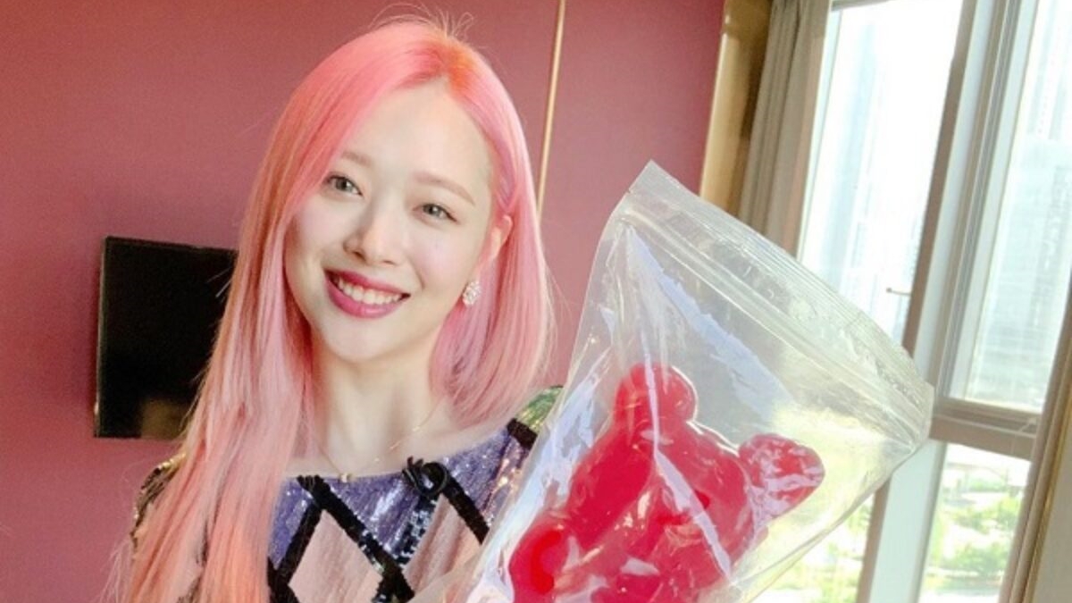 One Year Has Passed, Fans Admit That They Still Miss Former Member of f(x), Sulli