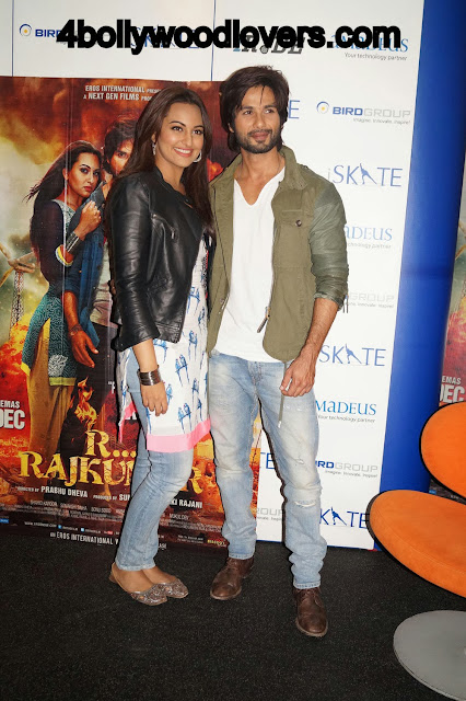 Shahid Kapoor with his co actor Sonakshi Sinha for Promotion of their film R Rajkumar Pics2