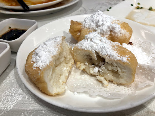 Modern China Restaurant (金滿庭京川滬菜館) - Deep-fried souffle ball with red bean paste (高力豆沙)