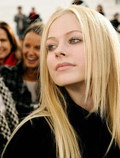 Avril Lavigne Lovely Photo