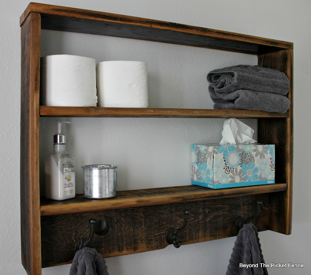 fence boards make a great easy to build wall shelf