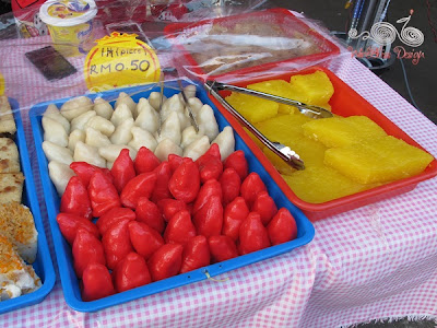 Traditional Kuehs at Siniawan Bazaar Night Market