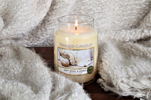 yankee candle soft wool amber, soft wool & amber yankee candle avis, bougie yankee candle, yankee candle soft wool, yankee candle amber, bougie yankee candle laine douce et ambre avis, bougies yankee candle, meilleure marque de bougie parfumée, bougie qui sent le linge propre, blog bougies