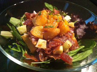 ensalada de mojama y piña con vinagreta de ají