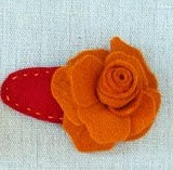 http://lasmanualidades.imujer.com/5643/adorable-broche-con-flor-de-fieltro