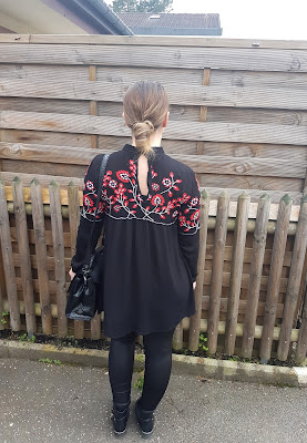 https://www.rosegal.com/long-sleeve-dresses/floral-embroidered-stand-neck-dress-1039885.html?lkid=11556971