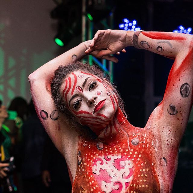 Body Painting ao vivo em evento de ativação de marca Campari Red Experience, Salvador BA.