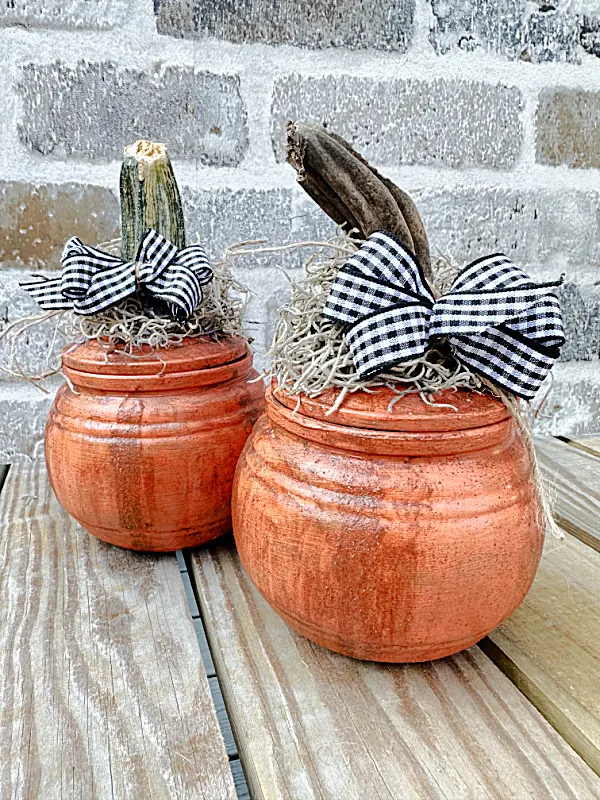 pumpkins with stems and a bow