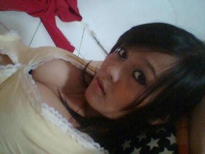 Cewek ini bening & sexsi