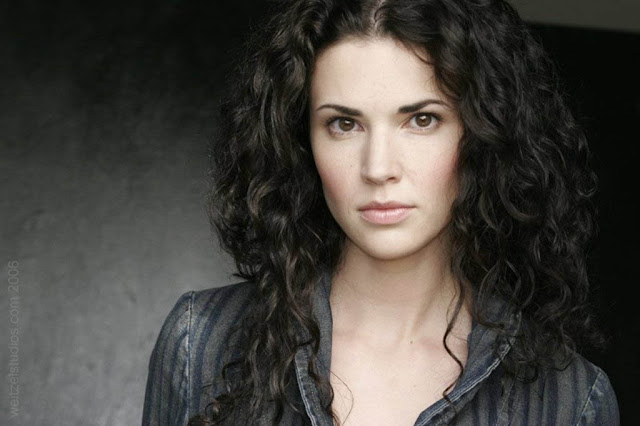 Laura Mennell