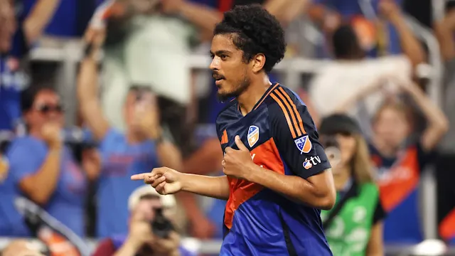 Evander marca dois golos e brilha na vitória do FC Cincinnati sobre Inter Miami por 3-0, com Messi e Suárez apagados em campo