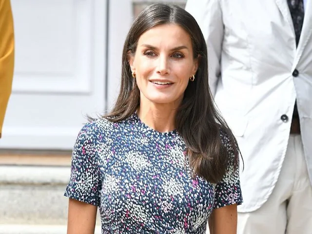 Hugo Boss Enice Dress. Queen Letizia wore a ruched printed jersey dress by Hugo Boss. Princess Leonor at UWC Atlantic College