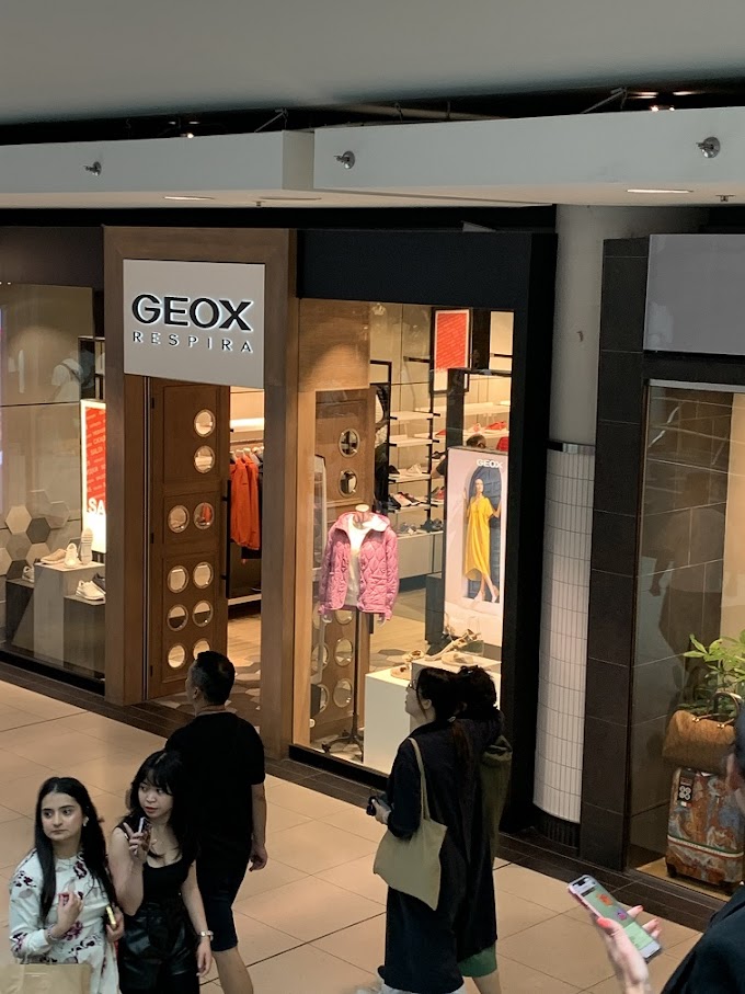 Geox - Eaton Centre Toronto