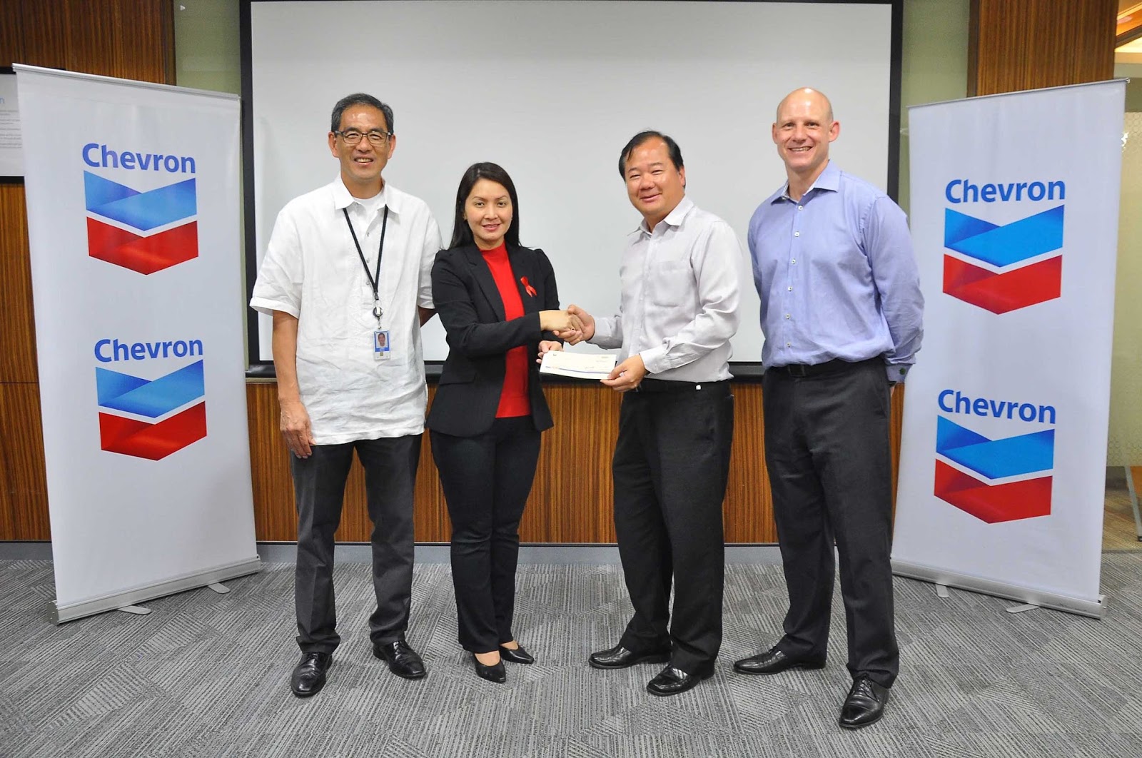 Chevron donates P1 million to Red Cross