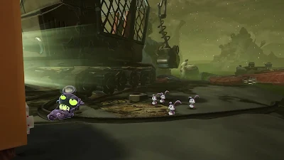 Ein melancholischer Gremlin betrachtet sein zerstörtes Zuhause, während Mickey ihm Mut zuspricht.