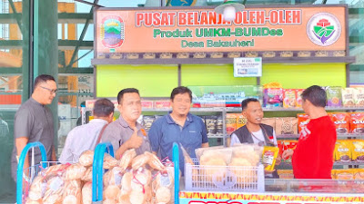 Kadis Koprasi Dan UMKM Lamsel, Kunjungi Kios UMKM Bakauheni Di Anjungan Agung Mall Dermaga Eksekutif Bakauheni