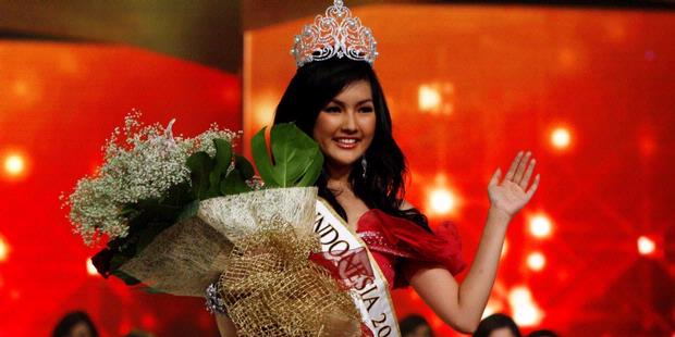 Astrid Ellena Raih 3 Gelar di Final Miss Indonesia 2011