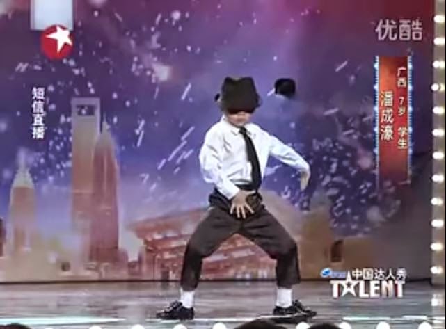 Adorable Kid Does Perfect Impersonation of Michael Jackson. Watch his Amazing Dance Moves!