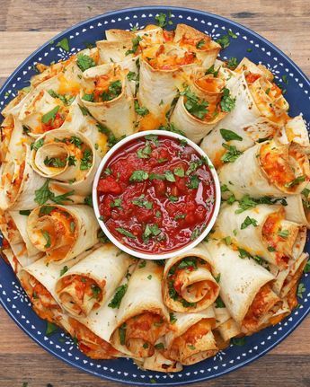 Blooming Quesadilla Ring #gameday #appetizer #movienight #cozyhome #Mexican #takeout #fastfood #dessert