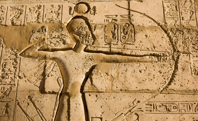 Фараон Рамсес II с луком и стрелами