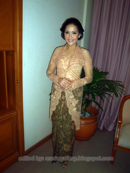 Model Kebaya Maia Keraton Solo