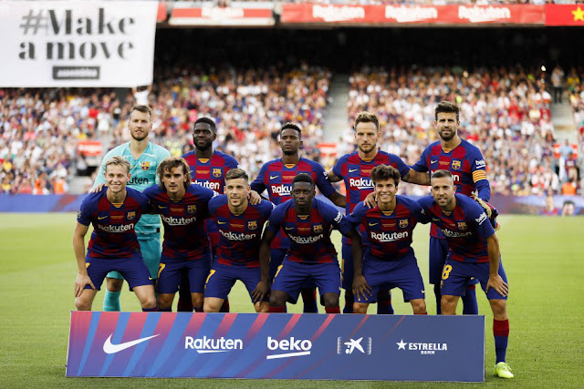 F. C. BARCELONA. Temporada 2019-20. Neto, Umtiti, Nelson Semedo, Rakitic y Piqué; Frenkie De Jong, Griezmann, Carles Pérez, Ousmane Dembelé, Riqui Puig y Jordi Alba. F. C. BARCELONA 2 (Maitland-Nils p.p., Luis Suárez) ARSENAL F. C. 1 (Aubameyang). 04/08/2019. Trofeo Joan Gamper. Barcelona, Nou Camp.