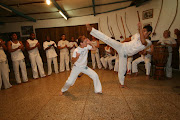 . foi fundado o Grupo Capoeira Brasil (GCB) pelo Mestre Paulinho Sabiá que .