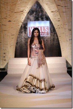 WIFW SS 2011collection by Tarun Tahiliani   (12)