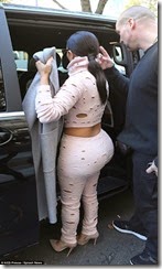 1412163411981_wps_78_Kim_Kardashian_leaving_he