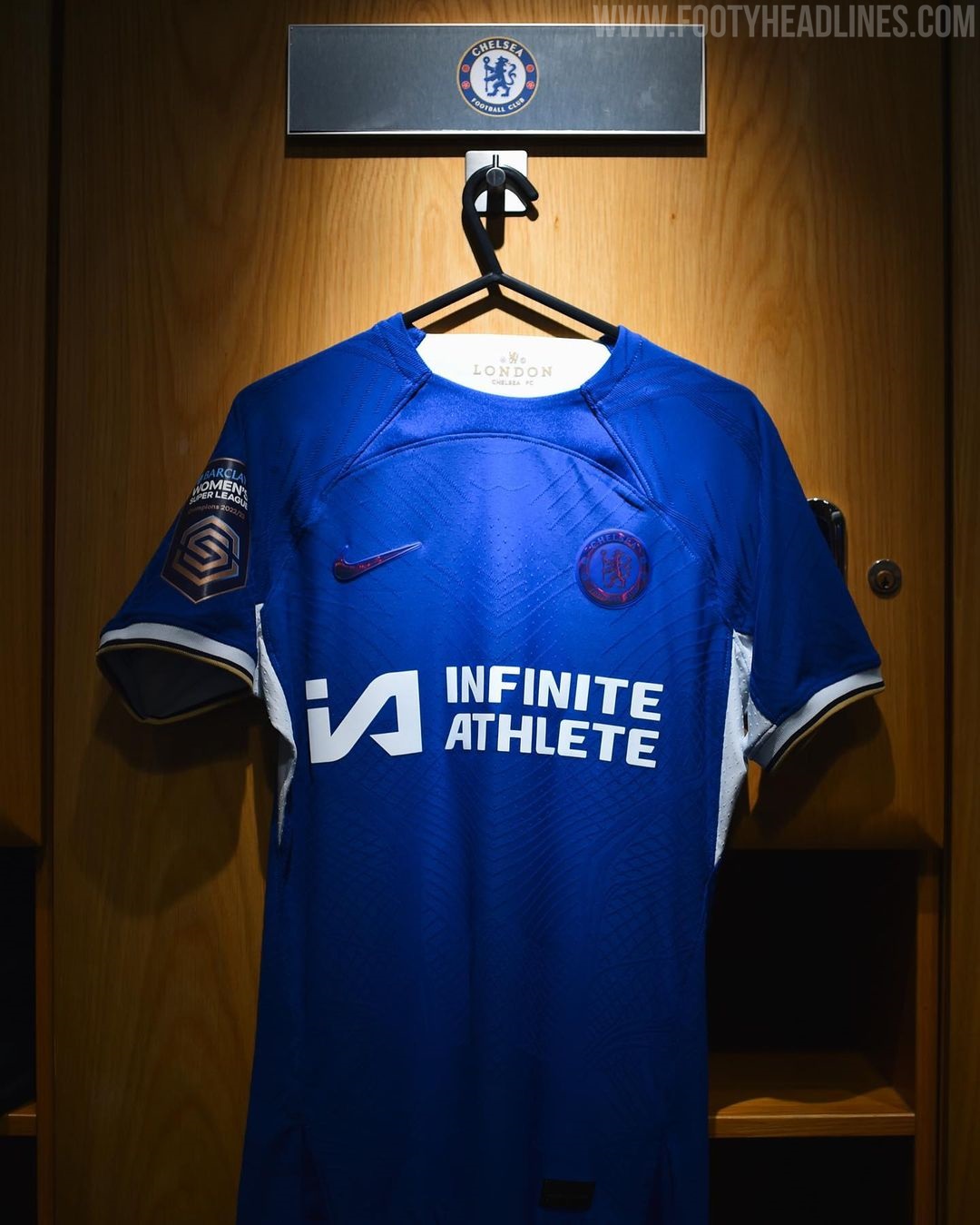 what is the logo on chelsea jersey