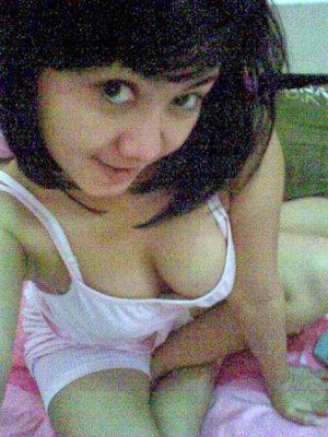 Intip Cewek Pakai Baju Tidur Seksi