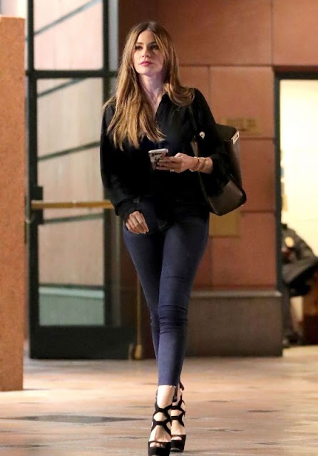 Sofia Vergara – Leaving a Medical Building