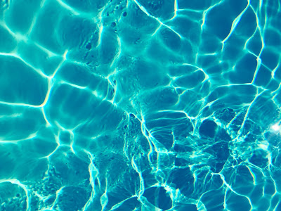 chlorine powder in the swimming pool