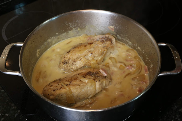 Preparación de pechuga de pollo encebollada