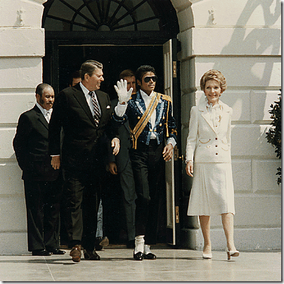 Michael_Jackson_with_the_Reagans