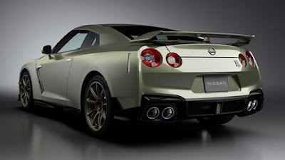 Lighting system and other exterior features,Some Facts About Nissan GTR R35 in Hindi,cars,Automobile,Car,HindiNews,Automotive,