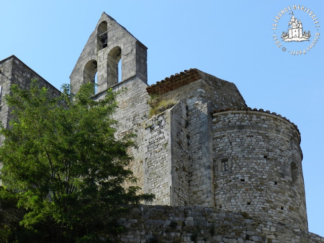 ROUSSAS (26) - Le village médiéval