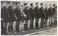 SELECCIÓN DE ESPAÑA. Temporada 1949-50. Gonzalo II, Molowny, Alonso, Gonzalo III, Basora, Puchades, Parra, Igoa, Zarra, Ramallets, Gainza. SELECCIÓN DE URUGUAY 2 SELECCIÓN DE ESPAÑA 2. Domingo 09/07/1950, 15:00 horas. IV Copa del Mundo, Brasil 1950, fase final, 2ª fase de grupos, 1ª jornada. Sao Paulo, Brasil, estadio Pacaembú. GOLES: 1-0: 29’, Ghiggia. 1-1: 37’, Basora. 1-2: 39’, Basora. 2-2: 73’, Obdulio Varela.