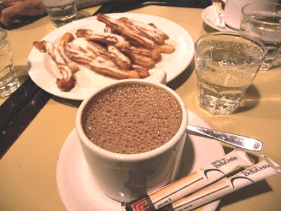 Chocolate con churros en bar Facal