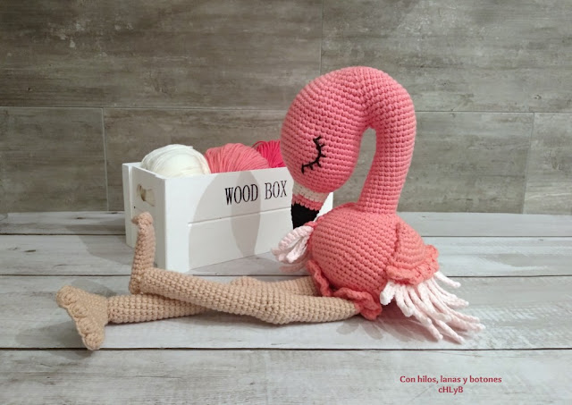 Con hilos, lanas y botones: Flo the Flamingo (patrón de The Little Hook Crochet, littleaquagirl)