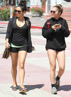 Vanessa Hudgens with her Sister