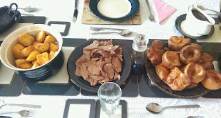 Yorkshire puddings with roast beef
