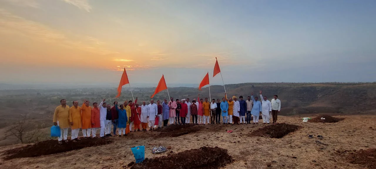 गुडमार्निग क्लब हाथीपावा ने पहाडी पर विधि विधान से सूर्य को अध्र्य देकर नववर्ष का स्वागत किया